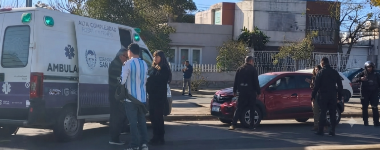 Una mujer fue atropellada al cruzar fuera de la senda peatonal en avenida Lafinur
