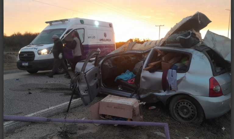 Fuerte accidente de tránsito camino a Jarilla: un Renault Clio terminó destrozado