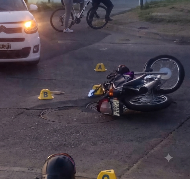 Accidente de tránsito en Avenida Italia y Aristóbulo del Valle