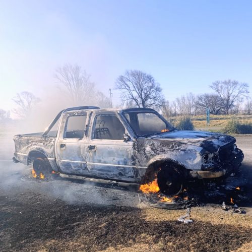 Se incendió una camioneta en la Autopista de las Serranías Puntanas