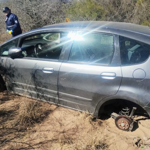 Recuperaron en San Luis un auto robado en Suyuque Nuevo: le faltaban ruedas, batería y gato hidráulico