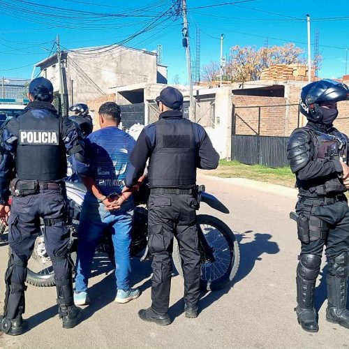 Demoraron a un hombre tras una agresión que dejó a un vecino herido en barrio Vial Provincial