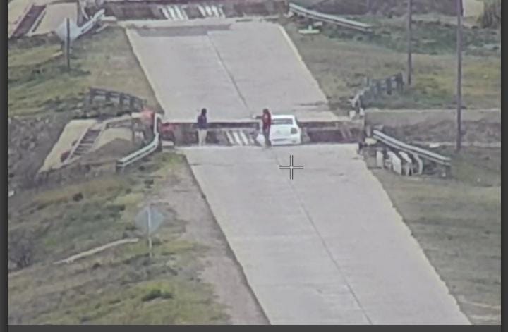 Un automovilista cayó en una abertura de la obra sobre la Ruta Nacional 7