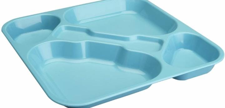 Polémica en un colegio de San Luis: suspendieron a tres alumnos por repetir comida en el comedor escolar