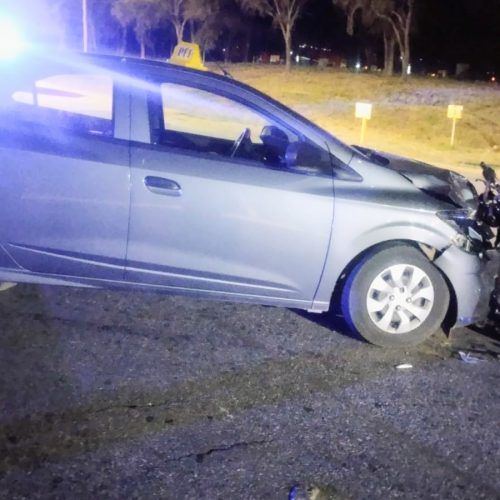 Villa de Merlo: dos jóvenes terminaron internados tras chocar en moto contra un auto