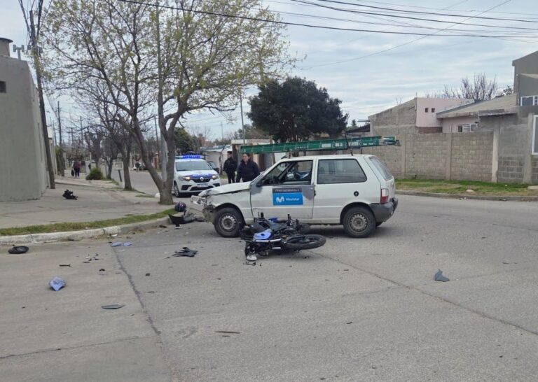 San Luis: dos jóvenes resultaron heridos tras un choque entre una moto y un auto en Villa Elena y Paso de la Patria