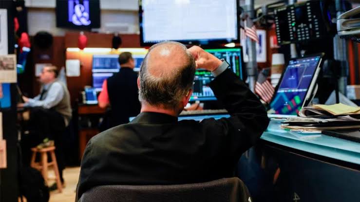 Los bonos argentinos volvieron a caer y el riesgo país se acerca a los 500 puntos