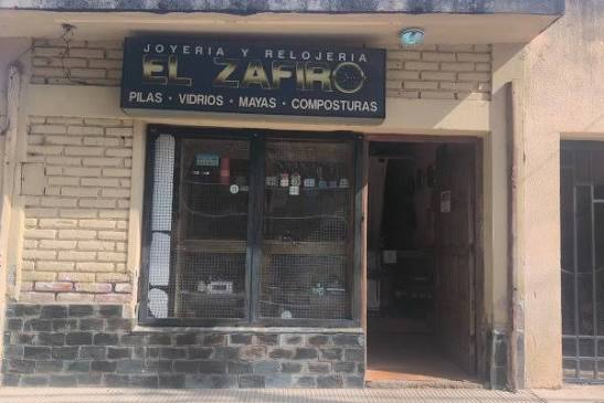 Robaron el 90% de la mercadería de la Joyería El Zafiro en Quines