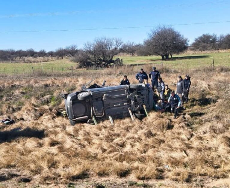 Un hombre de 82 años falleció tras el vuelco de un vehículo en la ruta 188