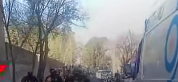 VIOLENTA AGRESIÓN EN LA VÍA PÚBLICA: UNA JOVEN DE 18 AÑOS FUE ATACADA A PEDRADAS EN LA CALLE 9 DE JULIO