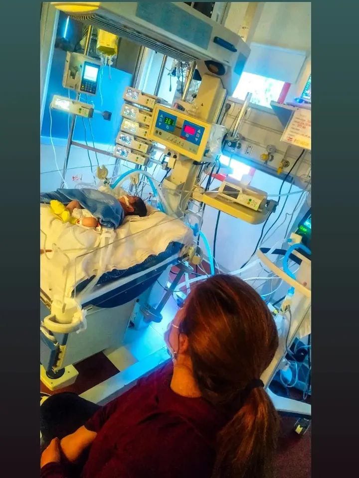Un bebé puntano lucha por su vida en el Garrahan: sus padres piden ayuda para poder seguir a su lado
