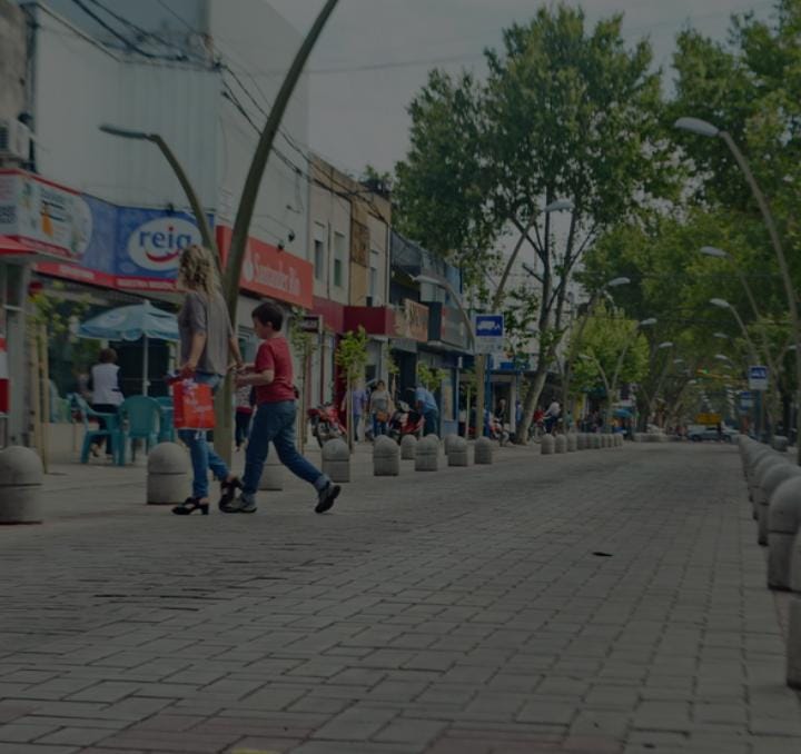 Comerciantes de Villa Mercedes denuncian que la Municipalidad «asfixia» al centro con cortes de calle y desorden en las veredas