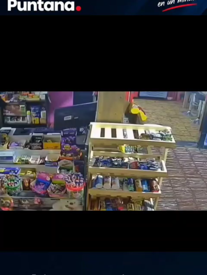 Un comercio de multiventas ubicado en la zona de avenida Juan Gilberto Funes, en San Luis Capital, sufrió un robo a mano armada durante la madrugada.