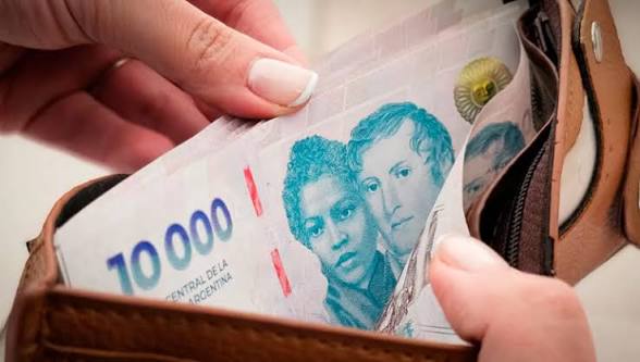 «LIMOSNA»: el Gobierno le clava un salario mínimo de hambre a los trabajadores y ni le importó que los gremios se levantaran de la mesa