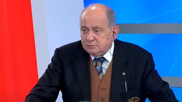 Falleció Chiche Gelblung a los 82 años. El reconocido periodista y comunicador argentino murió este miércoles en el Sanatorio Mater Dei del barrio porteño de Palermo, después de ser internado por complicaciones de salud. Había sido internado por cuarta vez en lo que va del año.